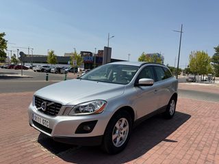 Volvo XC60 2.4D D5 AWD 5 PUERTAS 