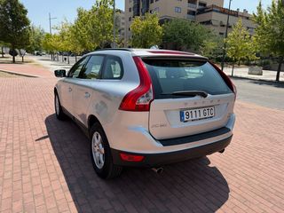 Volvo XC60 2.4D D5 AWD 5 PUERTAS 