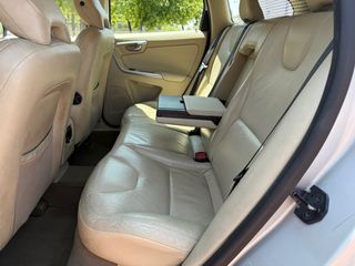 Volvo XC60 2.4D D5 AWD 5 PUERTAS 