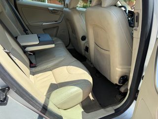 Volvo XC60 2.4D D5 AWD 5 PUERTAS 