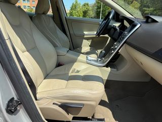 Volvo XC60 2.4D D5 AWD 5 PUERTAS 
