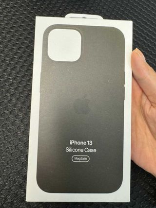 Custodia in silicone MagSafe per iPhone 13 nera
