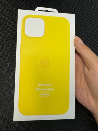 Custodia in silicone giallo MagSafe per iPhone 13