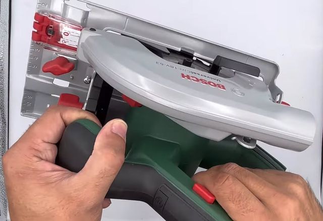 Sierra Circular Bosch Universal Circ18V-53 nueva