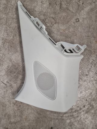 Plastico pilar trasero derecho Audi Q3