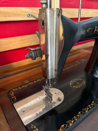 Máquina de coser Alfa antigua