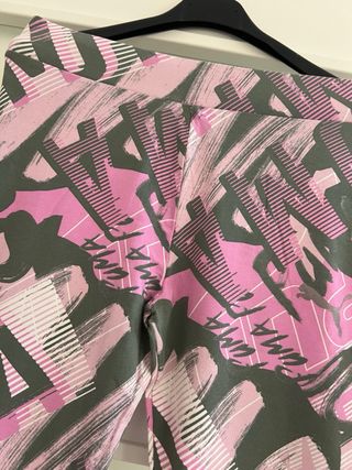 Mallas estampadas verde y rosa