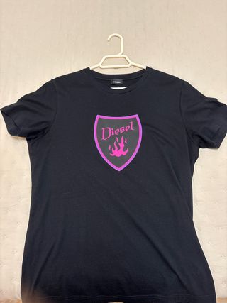 Camiseta Diesel Negra con Logo Rosa