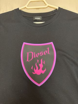 Camiseta Diesel Negra con Logo Rosa