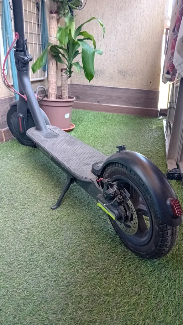 Patinete Eléctrico Xiaomi M365 + Cargador