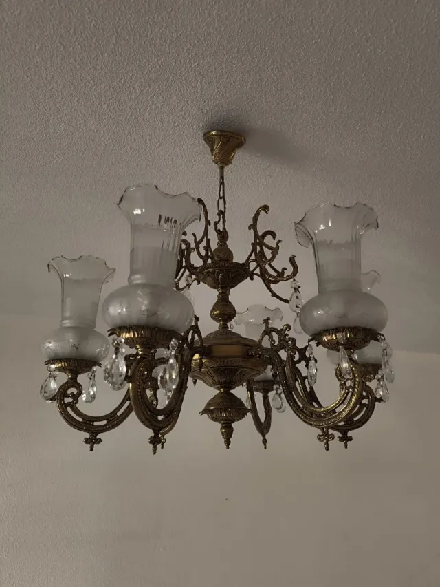 Lámpara de techo antigua dorada