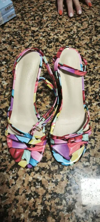 Sandalias fiesta multicolor poco uso