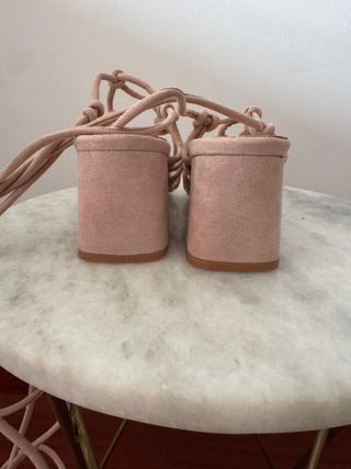 Sandalias tacón midi rosa