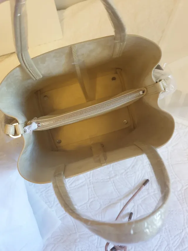 Bolso de piel Bimba y Lola. Nuevo 