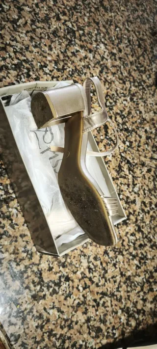 Sandalias de fiesta doradas