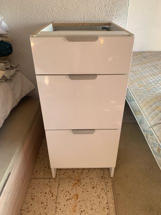Cassettiera bianca