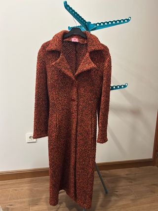 Abrigo largo mujer rojo y marrón