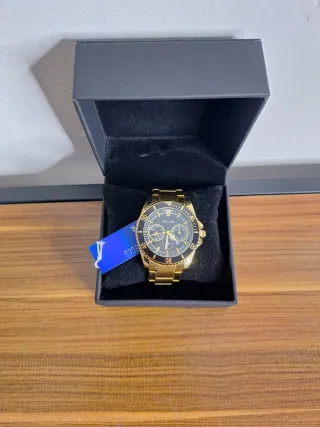 Reloj SKYLINE Dorado y Negro