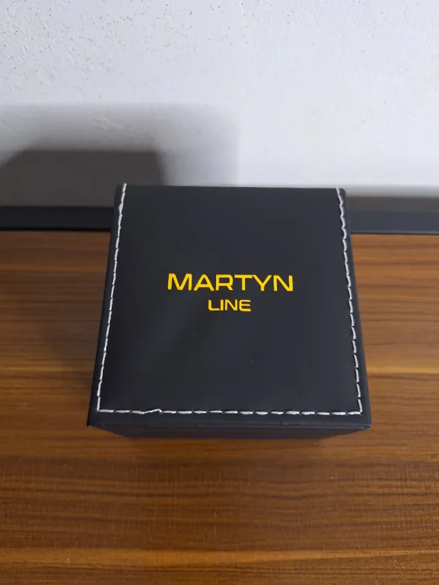 Reloj SKYLINE Dorado y Negro