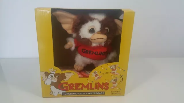 Peluche Gizmo Gremlins Monopatín