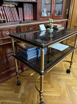 Mesa auxiliar con ruedas y cristal