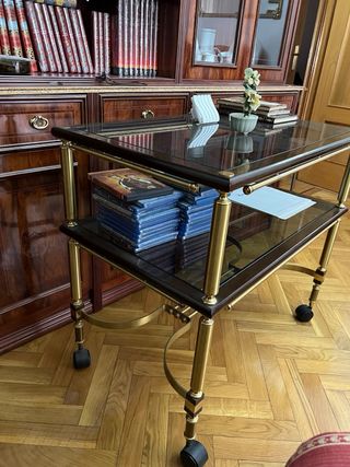 Mesa auxiliar con ruedas y cristal