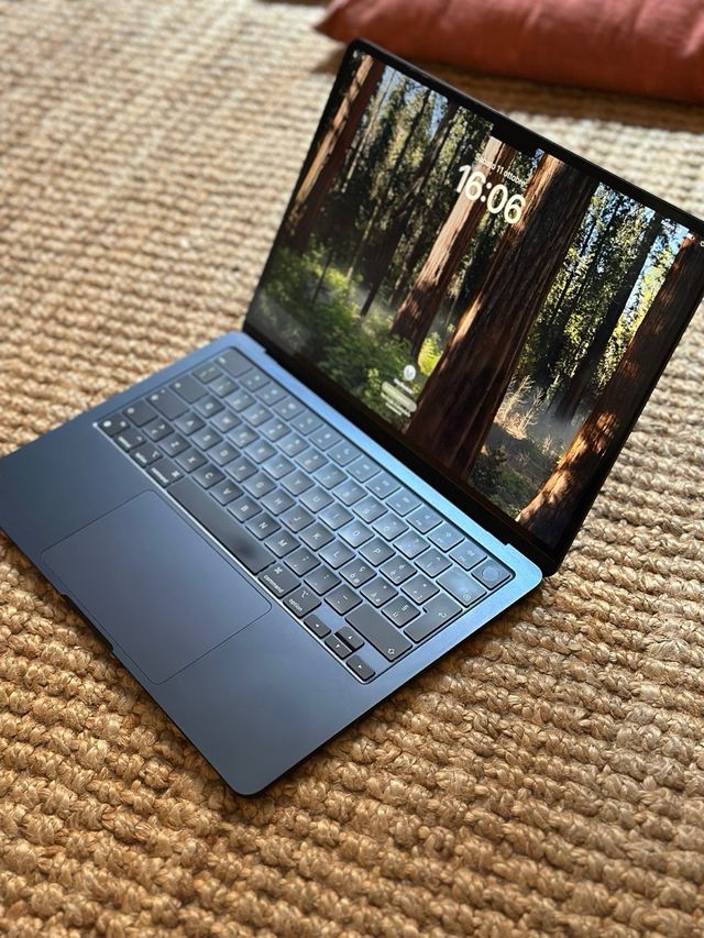 MacBook Air M2 (2022) - 8 Gb / 256 Gb - Midnight