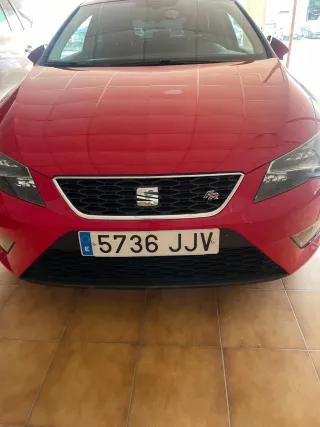 Asientos Seat León Negro con Costuras Rojas