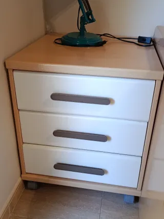 Cassettiera e tavolo per bambini