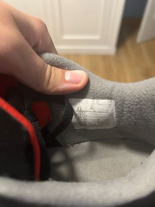Jordan 4 Rojas/Negras