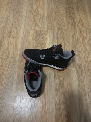 Jordan 4 Rojas/Negras