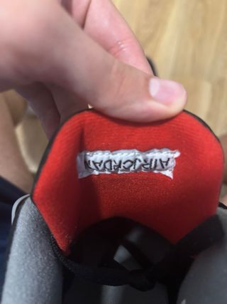 Jordan 4 Rojas/Negras