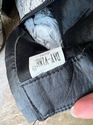 Stivaletti pitonati tacco largo