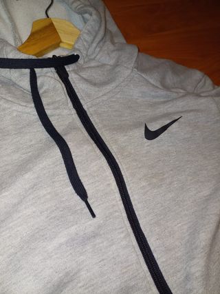 Chaqueta Nike Gris con Cremallera