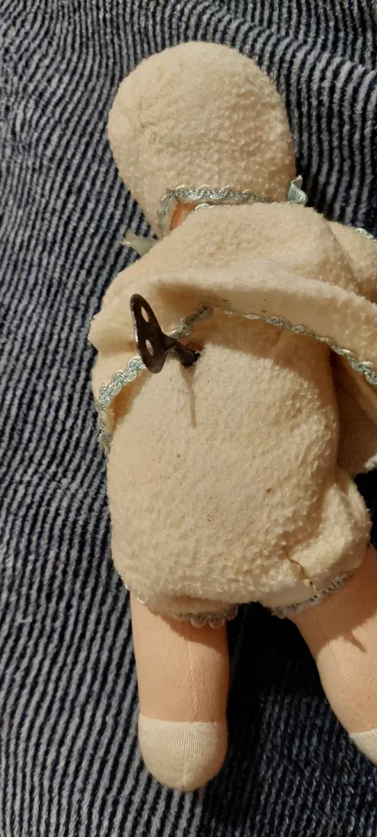 Bambola antica con meccanismo