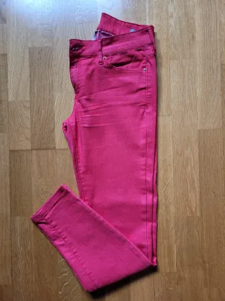 Vaqueros Mango Super Slim Rojos
