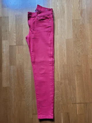 Vaqueros Mango Super Slim Rojos