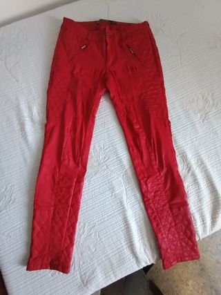 Pantalón polipiel Zara rojo