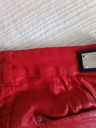 Pantalón polipiel Zara rojo