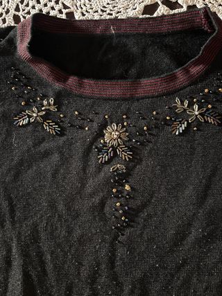 Maglia maniche corte nera con dettagli oro