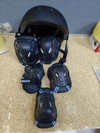 Casco con Juego de Rodilleras