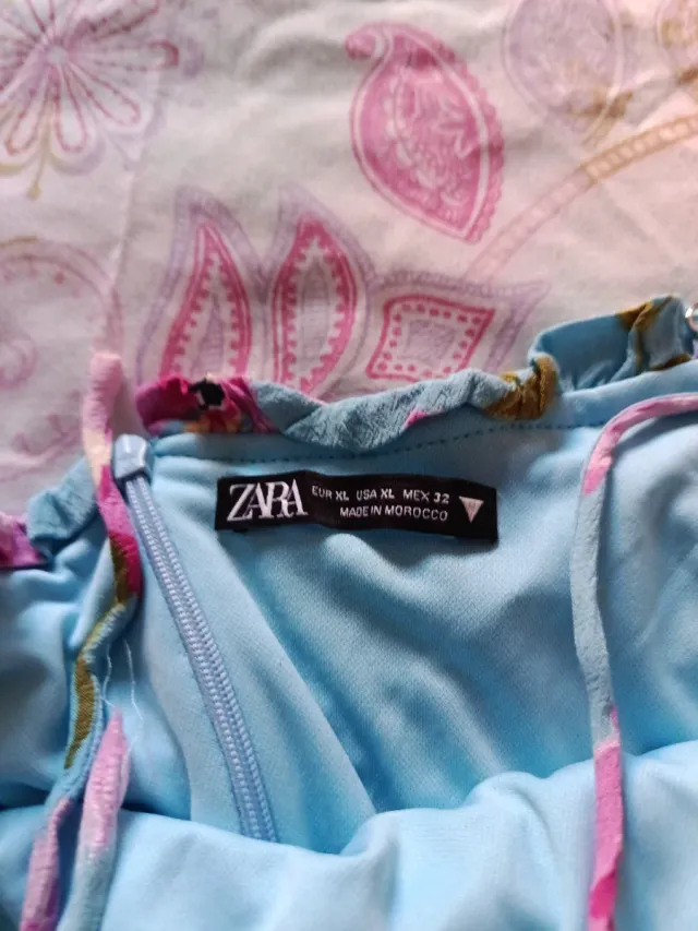 Vestido floral Zara Talla XL. 