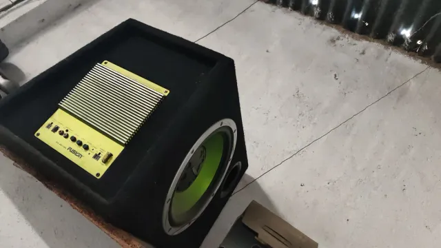 Subwoofer Fusion 12" con amplificador