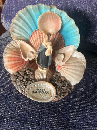 Figura Virgen María y Niño conchas