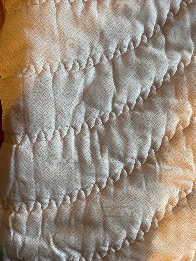 Edredón satinado rosa cama 1,20