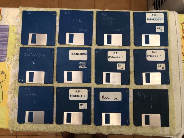 Amiga 500: 28 Disquetes Juegos grabados.