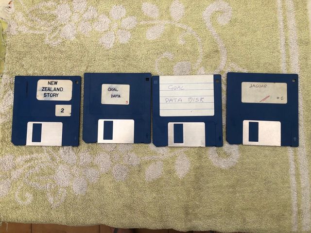 Amiga 500: 28 Disquetes Juegos grabados.