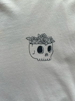 Camiseta Zara Calavera Flores Blanca