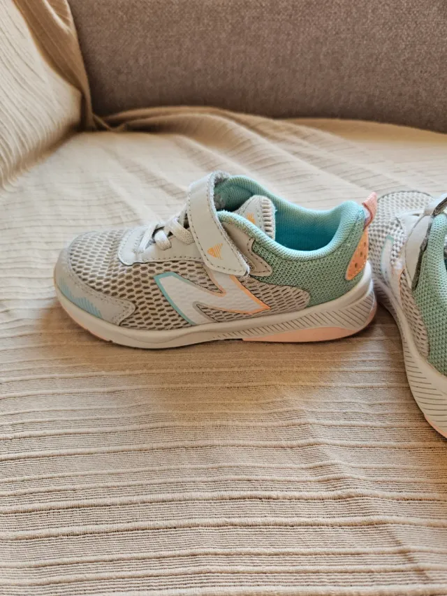 Zapatillas New Balance Niña/o Talla 26 eur