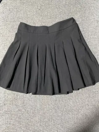 Falda negra plisada talla L